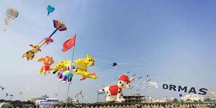 Bhubaneswar आज शिशिर सरस-2026 को रंग-बिरंगी पतंगों से रोशन किया जाएगा Bhubaneswar आज शिशिर सरस-2026 को रंग-बिरंगी पतंगों से रोशन किया जाएगा
