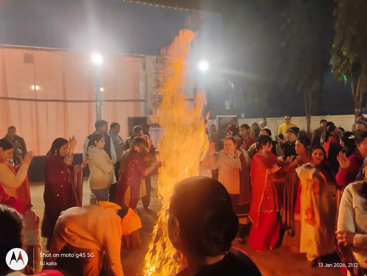 Bareilly: पारंपरिक गीतों के साथ लोहड़ी का रंगारंग celebration Bareilly: पारंपरिक गीतों के साथ लोहड़ी का रंगारंग celebration