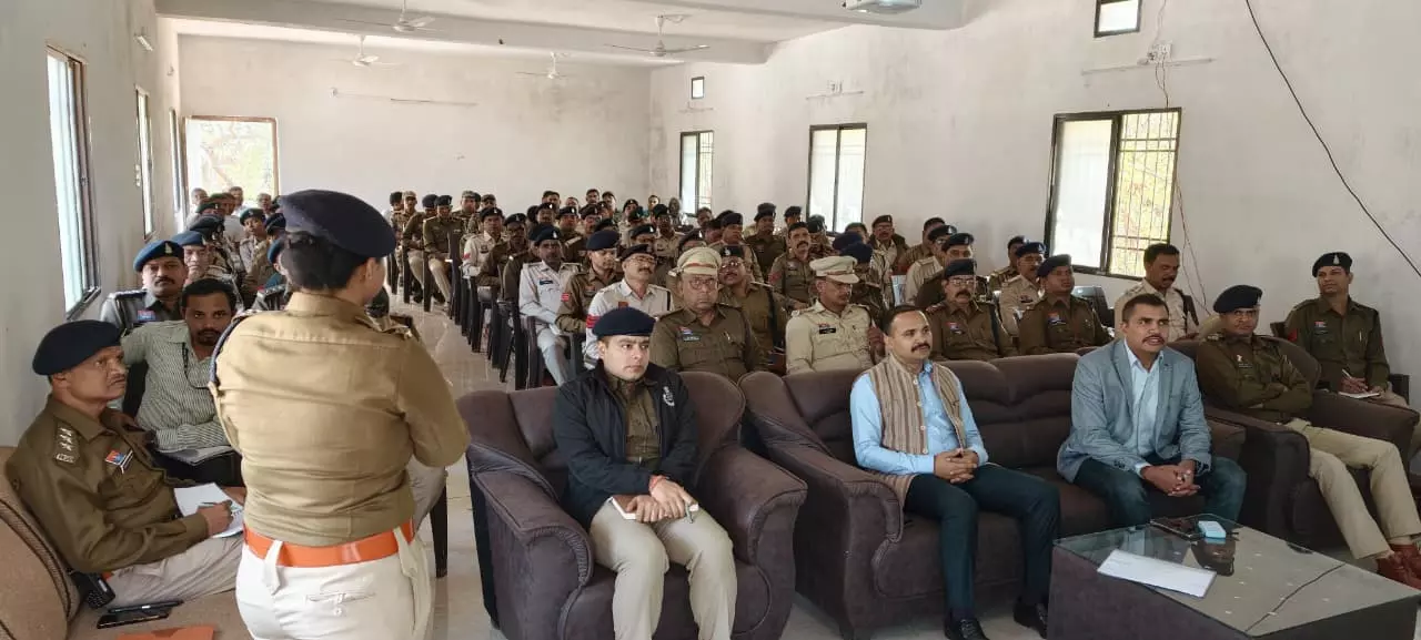 धमतरी में एक दिवसीय साइबर अपराध पर प्रशिक्षण कार्यशाला आयोजित धमतरी में एक दिवसीय साइबर अपराध पर प्रशिक्षण कार्यशाला आयोजित