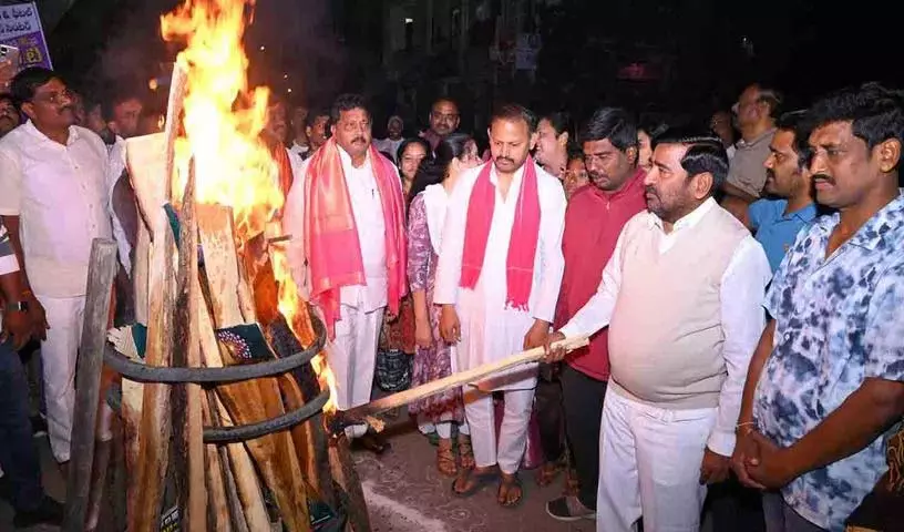 कांग्रेस के बुरे विचारों को आग में जला देना चाहिए: MLA जगदीश रेड्डी कांग्रेस के बुरे विचारों को आग में जला देना चाहिए: MLA जगदीश रेड्डी