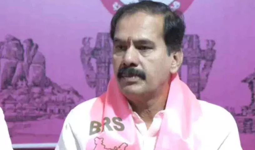 Dasyam Vinay Bhaskar ने गैर-कानूनी पत्रकारों की गिरफ्तारी के लिए कांग्रेस की आलोचना की Dasyam Vinay Bhaskar ने गैर-कानूनी पत्रकारों की गिरफ्तारी के लिए कांग्रेस की आलोचना की