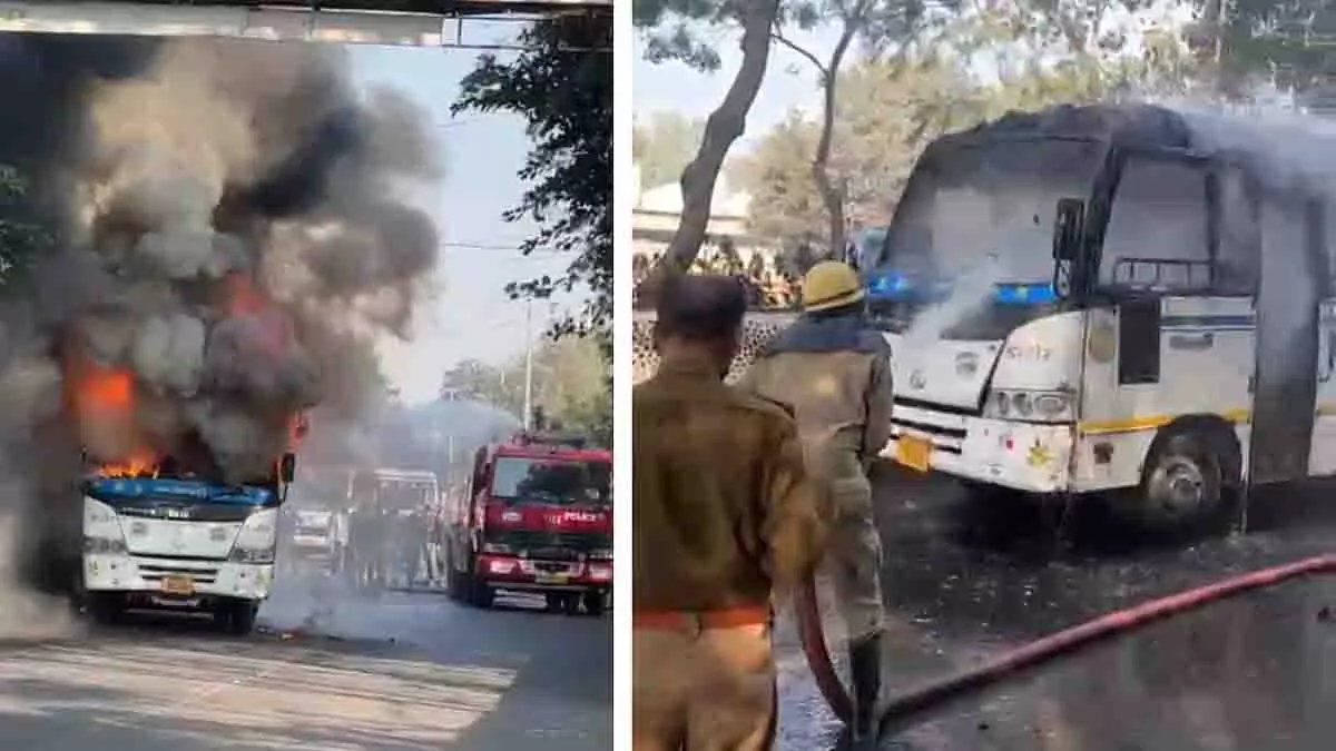 Indore हादसा: बस ने स्कूटर को मारी टक्कर, यात्रियों की समय पर बचाव Indore हादसा: बस ने स्कूटर को मारी टक्कर, यात्रियों की समय पर बचाव