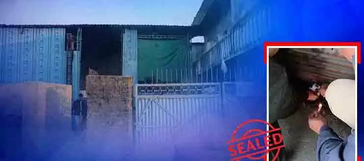 Bargarh के बाहरी इलाके में नकली घी बनाने वाली फैक्ट्री का भंडाफोड़, दो लोग हिरासत में लिए गए Bargarh के बाहरी इलाके में नकली घी बनाने वाली फैक्ट्री का भंडाफोड़, दो लोग हिरासत में लिए गए