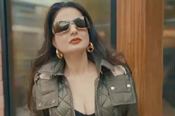 Ameesha Patel का बयान, फेक नंबर से जुड़े मैसेज को लेकर सतर्क किया Ameesha Patel का बयान, फेक नंबर से जुड़े मैसेज को लेकर सतर्क किया