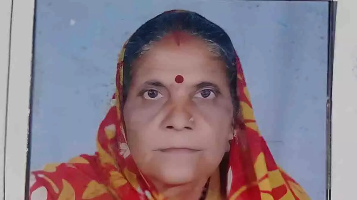 Indore में बस ने 55 साल की महिला को कुचला, घटना में महिला की मौत Indore में बस ने 55 साल की महिला को कुचला, घटना में महिला की मौत