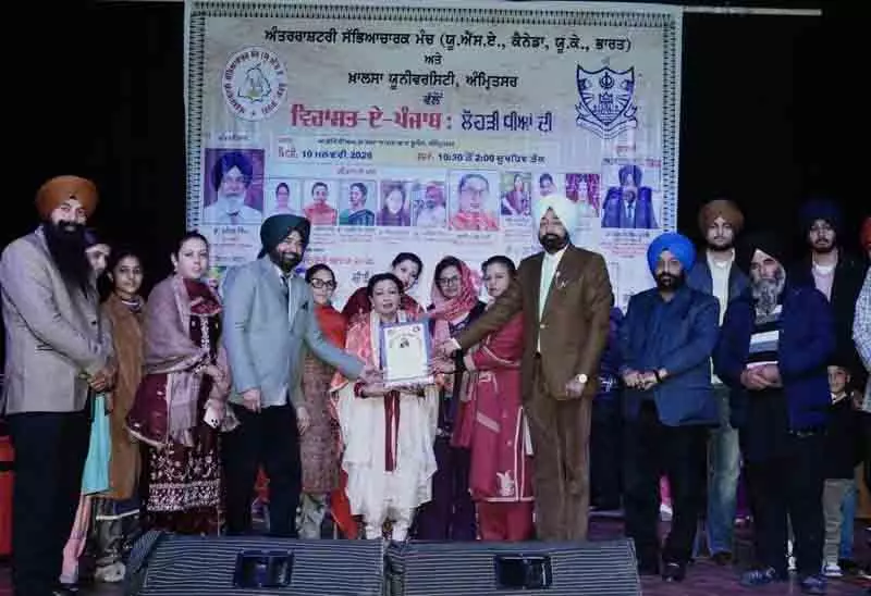 Lohri समारोह में सफल महिलाओं की सराहना Lohri समारोह में सफल महिलाओं की सराहना