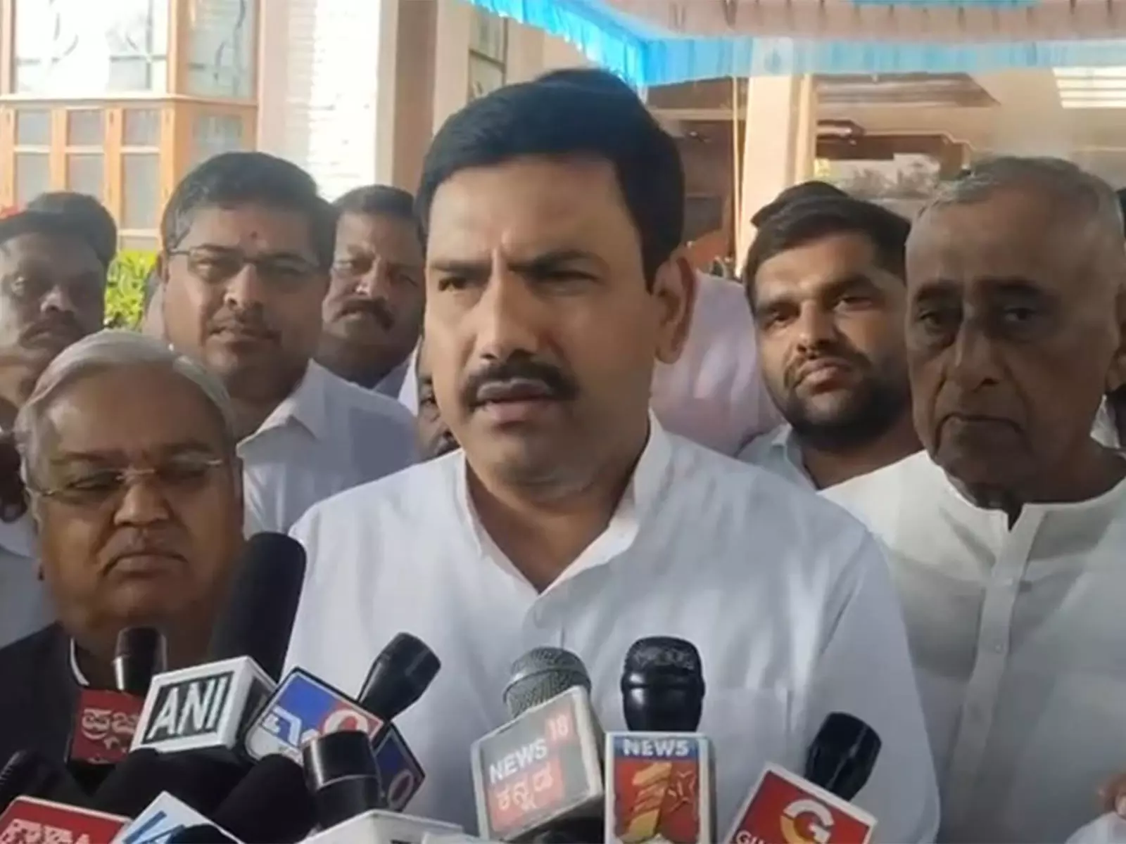 कानून-व्यवस्था को लेकर BJP 17 को बेल्लारी में करेगी विरोध प्रदर्शन: कर्नाटक BJP अध्यक्ष कानून-व्यवस्था को लेकर BJP 17 को बेल्लारी में करेगी विरोध प्रदर्शन: कर्नाटक BJP अध्यक्ष