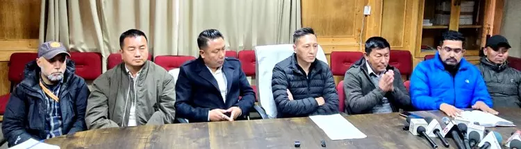 Sikkim : रेनॉक में तीन दिन का पैराग्लाइडिंग फेस्टिवल होगा Sikkim : रेनॉक में तीन दिन का पैराग्लाइडिंग फेस्टिवल होगा