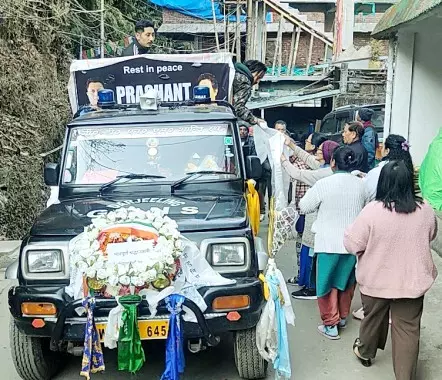 Sikkim : हिल्स के लोग प्रशांत तमांग को विदाई देने के लिए एक साथ आए Sikkim : हिल्स के लोग प्रशांत तमांग को विदाई देने के लिए एक साथ आए