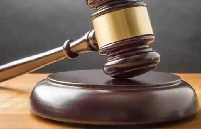 High Court ने हाईवे डायरेक्टर्स से पूछा: पब्लिक फंड से सैलरी क्यों लेते हैं? High Court ने हाईवे डायरेक्टर्स से पूछा: पब्लिक फंड से सैलरी क्यों लेते हैं?