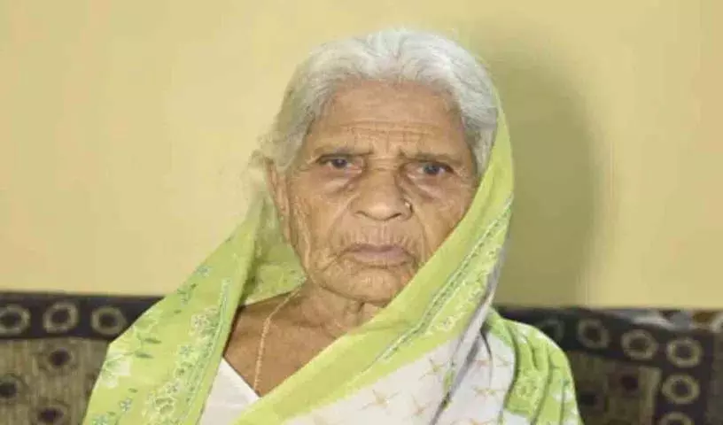 Nagpur में 103 साल के बुजुर्ग के अंतिम संस्कार में शामिल हुए शोक मनाने वाले लोग, बर्थडे केक खाकर Nagpur में 103 साल के बुजुर्ग के अंतिम संस्कार में शामिल हुए शोक मनाने वाले लोग, बर्थडे केक खाकर