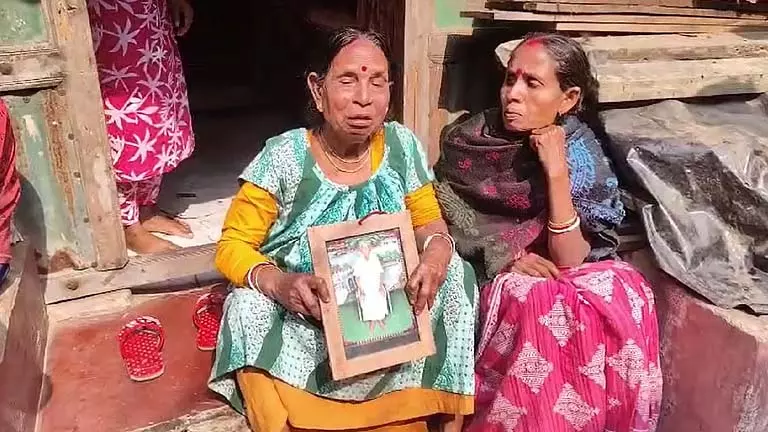 गुमा में मतुआ समुदाय के बुज़ुर्ग की मौत; Bangladesh वापसी को लेकर घबराहट से आत्महत्या का मामला गुमा में मतुआ समुदाय के बुज़ुर्ग की मौत; Bangladesh वापसी को लेकर घबराहट से आत्महत्या का मामला