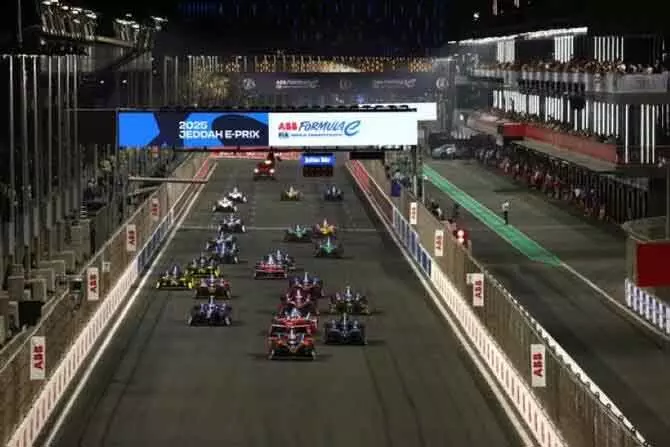 स्पीड और इनोवेशन का शोकेस: रेड सी कोस्ट पर लौटने को तैयार Formula E स्पीड और इनोवेशन का शोकेस: रेड सी कोस्ट पर लौटने को तैयार Formula E
