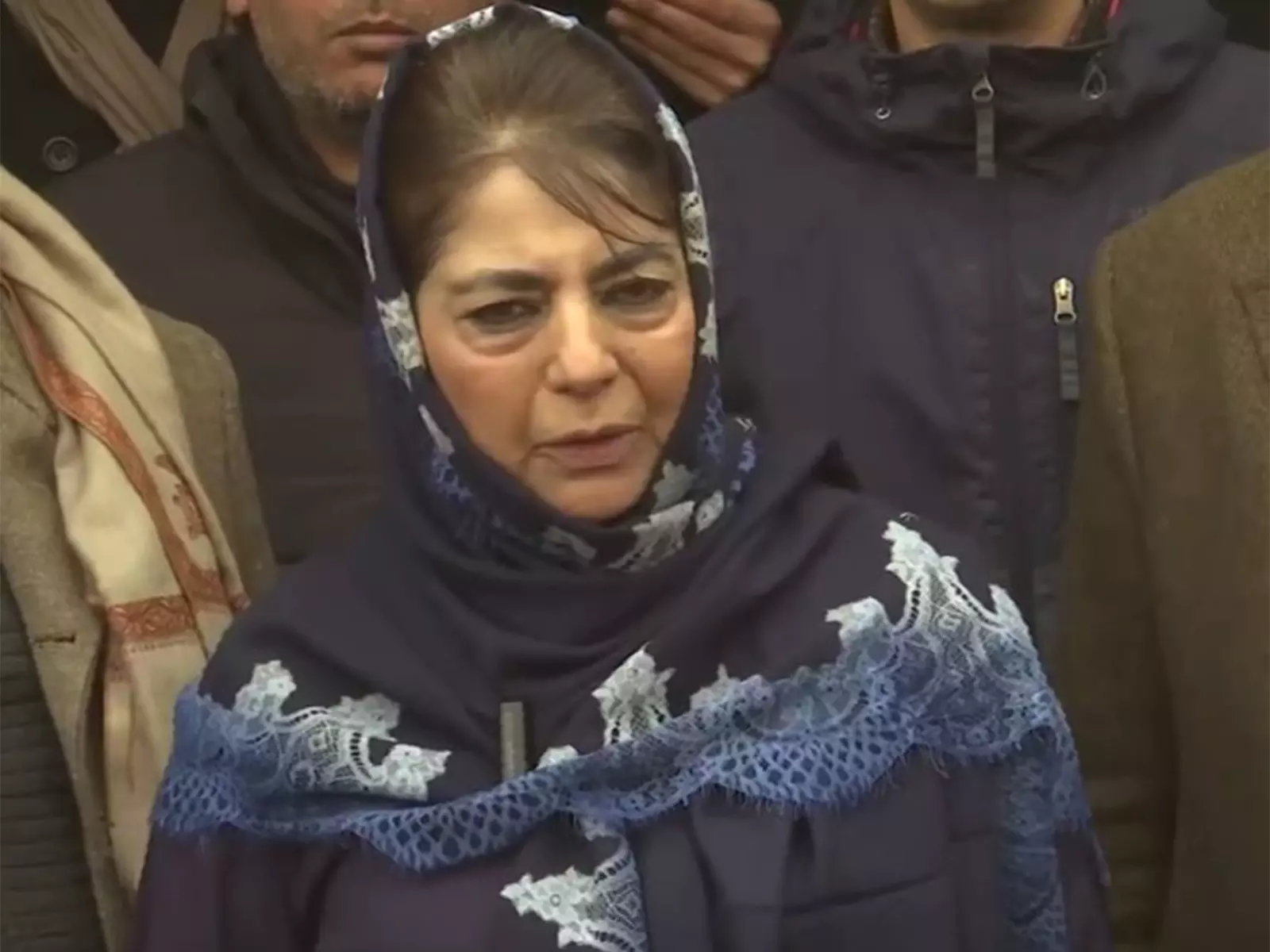 Mehbooba Mufti ने सिंधु जल संधि निलंबन पर मुख्यमंत्री अब्दुल्ला की आलोचना की Mehbooba Mufti ने सिंधु जल संधि निलंबन पर मुख्यमंत्री अब्दुल्ला की आलोचना की
