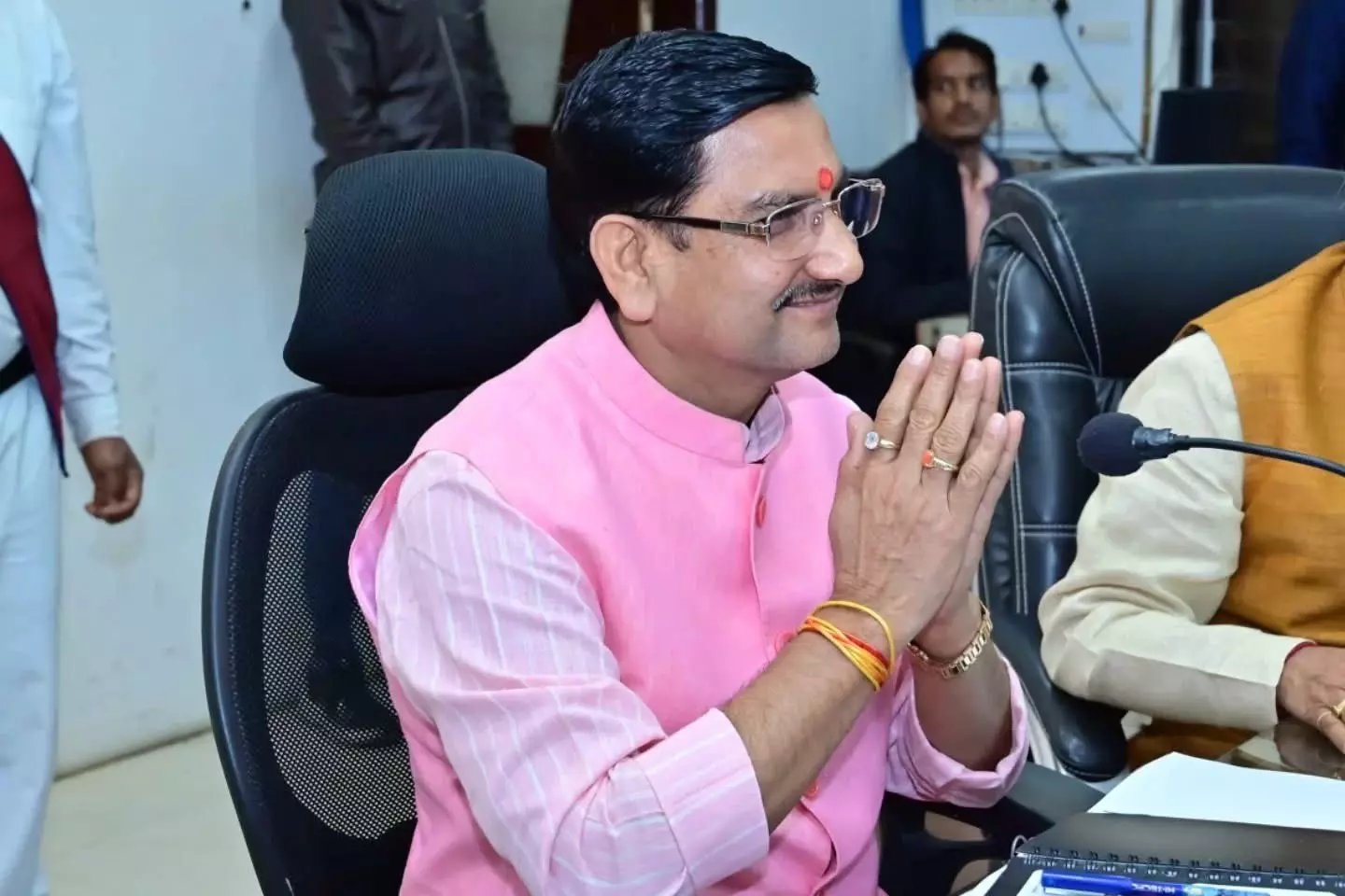 धरातल पर दिखे योजनाओं का लाभ, सरकारी योजनाओं के क्रियान्वयन में लापरवाही बर्दाश्त नहीं: तोखन साहू धरातल पर दिखे योजनाओं का लाभ, सरकारी योजनाओं के क्रियान्वयन में लापरवाही बर्दाश्त नहीं: तोखन साहू