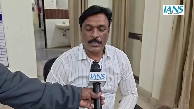 अमरावती में चुनावी अधिकारियों ने नकदी बरामद की, वाहन को पुलिस स्टेशन भेजा अमरावती में चुनावी अधिकारियों ने नकदी बरामद की, वाहन को पुलिस स्टेशन भेजा