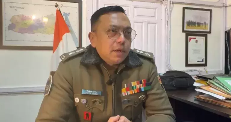 शिलॉन्ग ट्रैफिक एक्सटॉर्शन: वायरल वीडियो के बाद होम गार्ड गिरफ्तार शिलॉन्ग ट्रैफिक एक्सटॉर्शन: वायरल वीडियो के बाद होम गार्ड गिरफ्तार