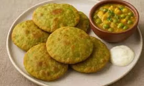 Chawal-Matar Ki Puri: ठंडी सुबह में बनाएं गरमा-गरम चावल-मटर की पूरी