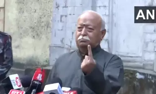 BMC चुनाव 2026, नागपुर में RSS प्रमुख मोहन भागवत ने किया मतदान BMC चुनाव 2026, नागपुर में RSS प्रमुख मोहन भागवत ने किया मतदान