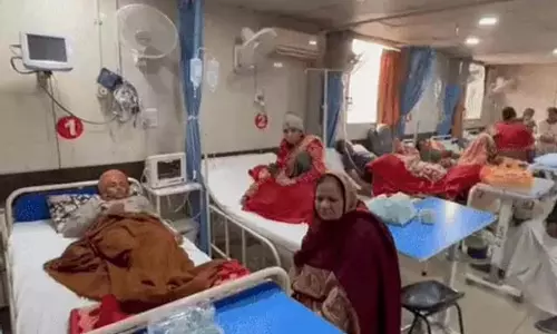 Punjab: प्रसाद खाने से लोगों की बिगड़ी तबीयत, अस्पताल में भर्ती Punjab: प्रसाद खाने से लोगों की बिगड़ी तबीयत, अस्पताल में भर्ती