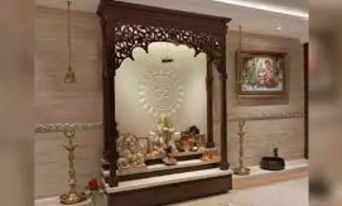 Temple Vastu Tips: भूलकर भी मंदिर में न रखें ये चीजें, घर में छा सकती है दरिद्रता