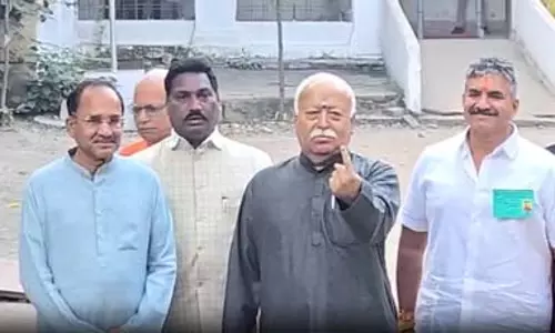महाराष्ट्र निकाय चुनाव 2026: मोहन भागवत और सचिन तेंदुलकर समेत कई प्रमुख हस्तियों ने मतदान किया महाराष्ट्र निकाय चुनाव 2026: मोहन भागवत और सचिन तेंदुलकर समेत कई प्रमुख हस्तियों ने मतदान किया