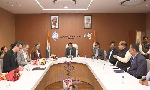 डेनमार्क डेलीगेशन ने ग्रीन मैरीटाइम कोऑपरेशन के लिए कांडला पोर्ट का दौरा किया डेनमार्क डेलीगेशन ने ग्रीन मैरीटाइम कोऑपरेशन के लिए कांडला पोर्ट का दौरा किया