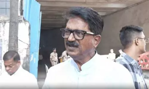 महाराष्ट्र निकाय चुनाव: शिवसेना (यूबीटी) ने भाजपा पर लगाए आरोप, वोटर्स में बांटा जा रहा पैसा और सामान महाराष्ट्र निकाय चुनाव: शिवसेना (यूबीटी) ने भाजपा पर लगाए आरोप, वोटर्स में बांटा जा रहा पैसा और सामान