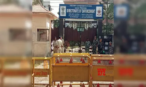 ED दफ्तर में मनी लॉन्ड्रिंग के आरोपी के साथ मारपीट का आरोप, जांच के लिए दल बल के साथ पहुंची पुलिस ED दफ्तर में मनी लॉन्ड्रिंग के आरोपी के साथ मारपीट का आरोप, जांच के लिए दल बल के साथ पहुंची पुलिस