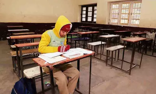 Jalandhar: स्कूल खुले, कड़ाके की ठंड के कारण बच्चे नहीं आ पाए Jalandhar: स्कूल खुले, कड़ाके की ठंड के कारण बच्चे नहीं आ पाए