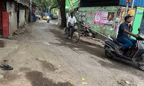 Chennai: तीन महीने बाद भी वेस्ट माम्बलम रोड की मरम्मत नहीं हुई Chennai: तीन महीने बाद भी वेस्ट माम्बलम रोड की मरम्मत नहीं हुई