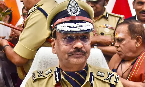 Telangana DGP ने सोशल मीडिया पर कैरेक्टर एसेसिनेशन को लेकर सख्त चेतावनी दी Telangana DGP ने सोशल मीडिया पर कैरेक्टर एसेसिनेशन को लेकर सख्त चेतावनी दी