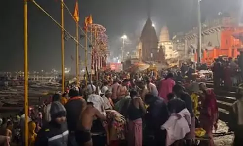 मकर संक्रांति: वाराणसी के घाटों पर उमड़ा आस्था का सैलाब, धार्मिक अनुष्ठान में जुटे श्रद्धालु