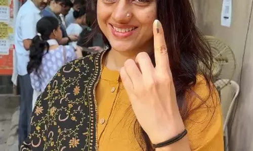 महाराष्ट्र लोकल चुनाव में Deepika सिंह की भागीदारी, मतदान के बाद दिया संदेश महाराष्ट्र लोकल चुनाव में Deepika सिंह की भागीदारी, मतदान के बाद दिया संदेश