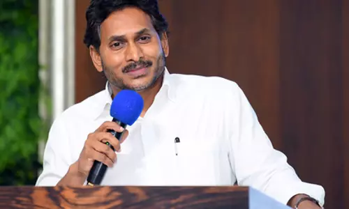 जगन ने TV पत्रकारों की गिरफ्तारी को प्रेस की आज़ादी पर हमला बताया जगन ने TV पत्रकारों की गिरफ्तारी को प्रेस की आज़ादी पर हमला बताया