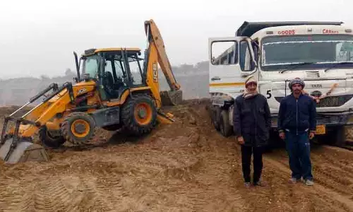 अवैध खनन पर कार्रवाई, नूरपुर पुलिस ने 5 दिन में तीन JCB मशीनें, 24 वाहन जब्त किए अवैध खनन पर कार्रवाई, नूरपुर पुलिस ने 5 दिन में तीन JCB मशीनें, 24 वाहन जब्त किए