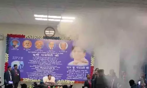 लखनऊ में BSP सुप्रीमो मायावती की प्रेस कॉन्फ्रेंस में शॉर्ट सर्किट से आग लग गई लखनऊ में BSP सुप्रीमो मायावती की प्रेस कॉन्फ्रेंस में शॉर्ट सर्किट से आग लग गई