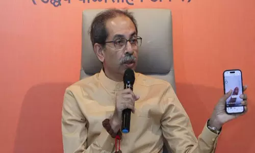 अमिट स्याही विवाद: Uddhav Thackeray ने चुनाव आयोग पर सवाल उठाया अमिट स्याही विवाद: Uddhav Thackeray ने चुनाव आयोग पर सवाल उठाया