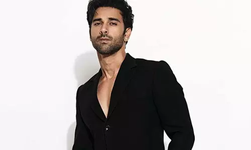 Pulkit Samrat ने बताया कि राहु केतु के एक्शन सीन के पीछे हफ़्तों की बो स्टाफ ट्रेनिंग Pulkit Samrat ने बताया कि राहु केतु के एक्शन सीन के पीछे हफ़्तों की बो स्टाफ ट्रेनिंग
