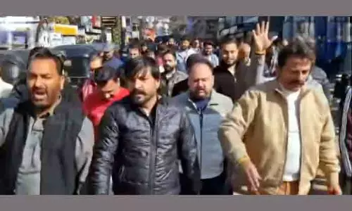 KATRA: रोपवे मुद्दे पर कटरा में संघर्ष समिति का विरोध प्रदर्शन KATRA: रोपवे मुद्दे पर कटरा में संघर्ष समिति का विरोध प्रदर्शन