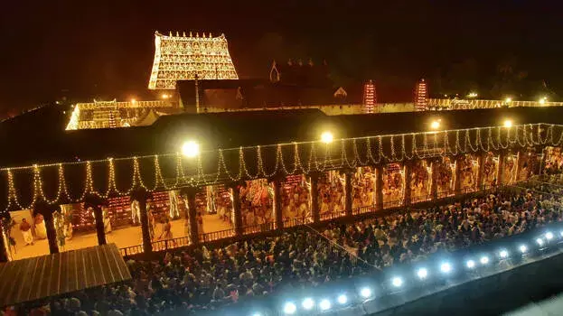 kerala: पद्मनाभस्वामी मंदिर में मकर ज्योति: लाखों भक्त हुए उत्साहित