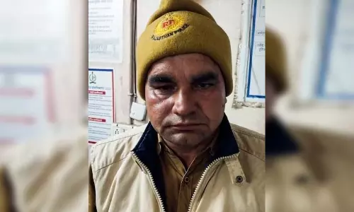 बड़ा कांड कर दिया दूध बेचने वाले ने...असली पुलिस रह गई हैरान बड़ा कांड कर दिया दूध बेचने वाले ने...असली पुलिस रह गई हैरान