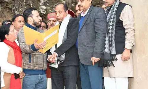 Himachal: आग से तबाह अर्की साइट से पीड़ितों के और जले हुए अवशेष मिले Himachal: आग से तबाह अर्की साइट से पीड़ितों के और जले हुए अवशेष मिले