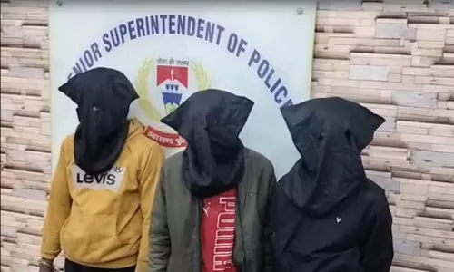 4 अपराधियों को गिरफ्तार किया, SP ने जनता से ये अपील की... 4 अपराधियों को गिरफ्तार किया, SP ने जनता से ये अपील की...