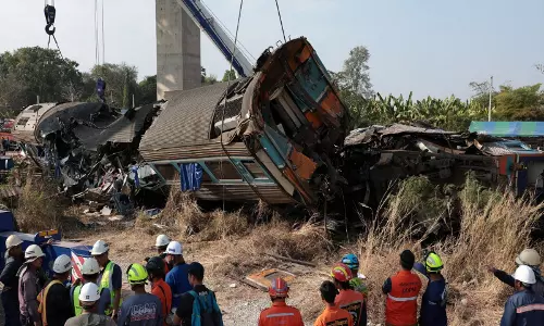 Thailand में क्रेन गिरने से जानलेवा हादसा: दर्जनों लोगों की मौत, भारत ने मृतकों के प्रति संवेदना व्यक्त की