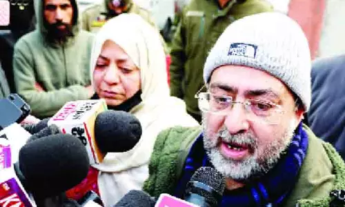 Srinagar: भारत ने अपने नागरिकों को ईरान छोड़ने की सलाह दी, छात्रों ने निकासी की मांग की