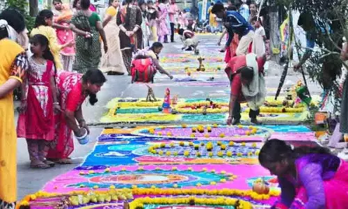 Andhra और तेलंगाना में मकर संक्रांति पर पतंगों से भरा आसमान, गांवों में जश्न