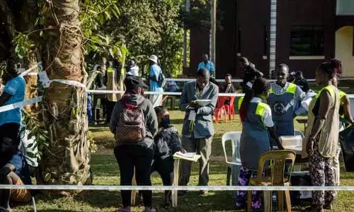 Ugandan चुनाव: इंटरनेट बंद और भारी देरी के बीच मतदान Ugandan चुनाव: इंटरनेट बंद और भारी देरी के बीच मतदान