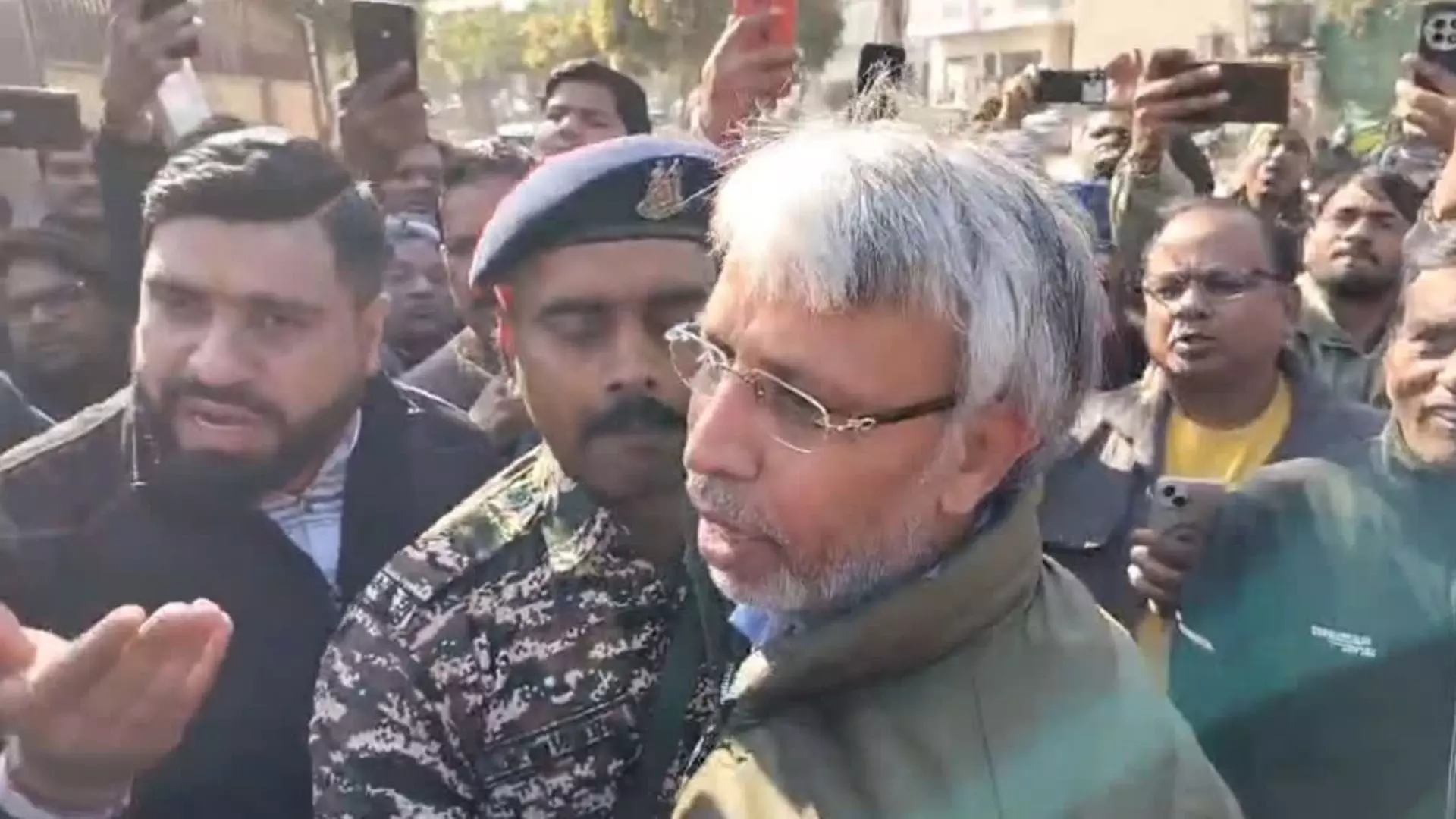 Faridabad: ED ने फरीदाबाद में कांग्रेस नेता के घर मारा छापा Faridabad: ED ने फरीदाबाद में कांग्रेस नेता के घर मारा छापा
