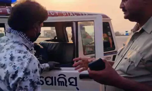 मांझे वाली पतंग की डोर से Cuttack के युवक की नाक कट गई मांझे वाली पतंग की डोर से Cuttack के युवक की नाक कट गई